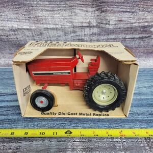 Vtg Ertl 1/16 scale International Harvester row crop diecast tractor w/frontend